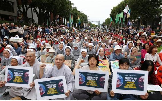 지난 9월 21일, 5천여명이 참석한 서울을 비롯해 전국 곳곳에서 기후위기비상행동 진행